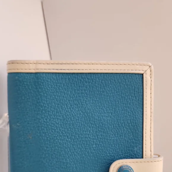 Coach Turquoise and Cream Agenda - Picture 4 of 13